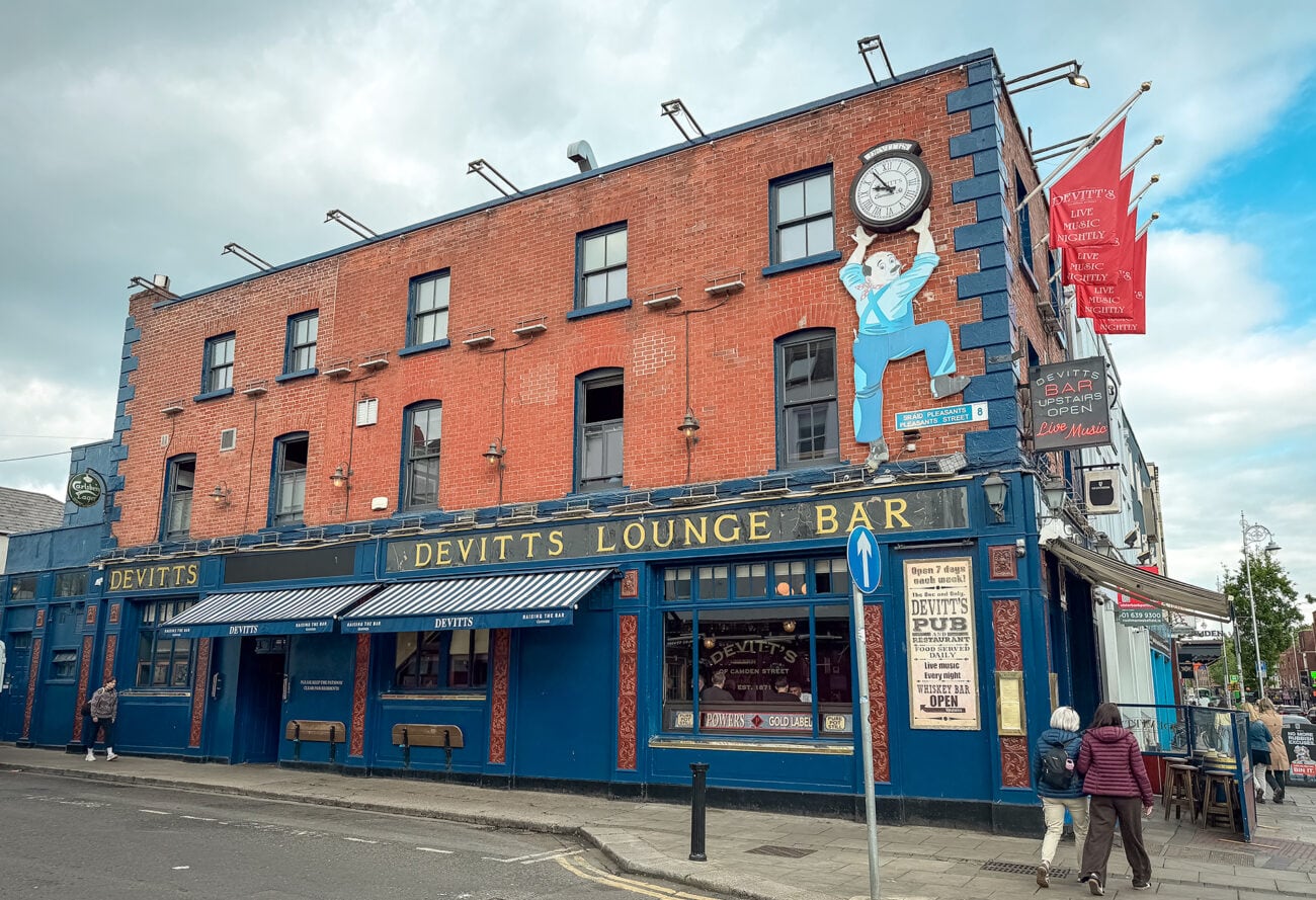 Pub Devitt's Pub w Dublinie za dnia