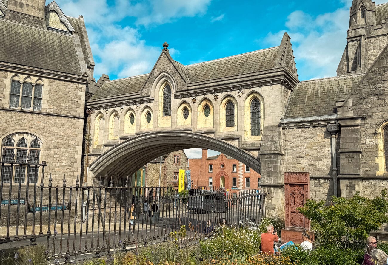 Przejście między Katedrą Kościołą Chrystusowego w Dublinie a muzeum Dublinia