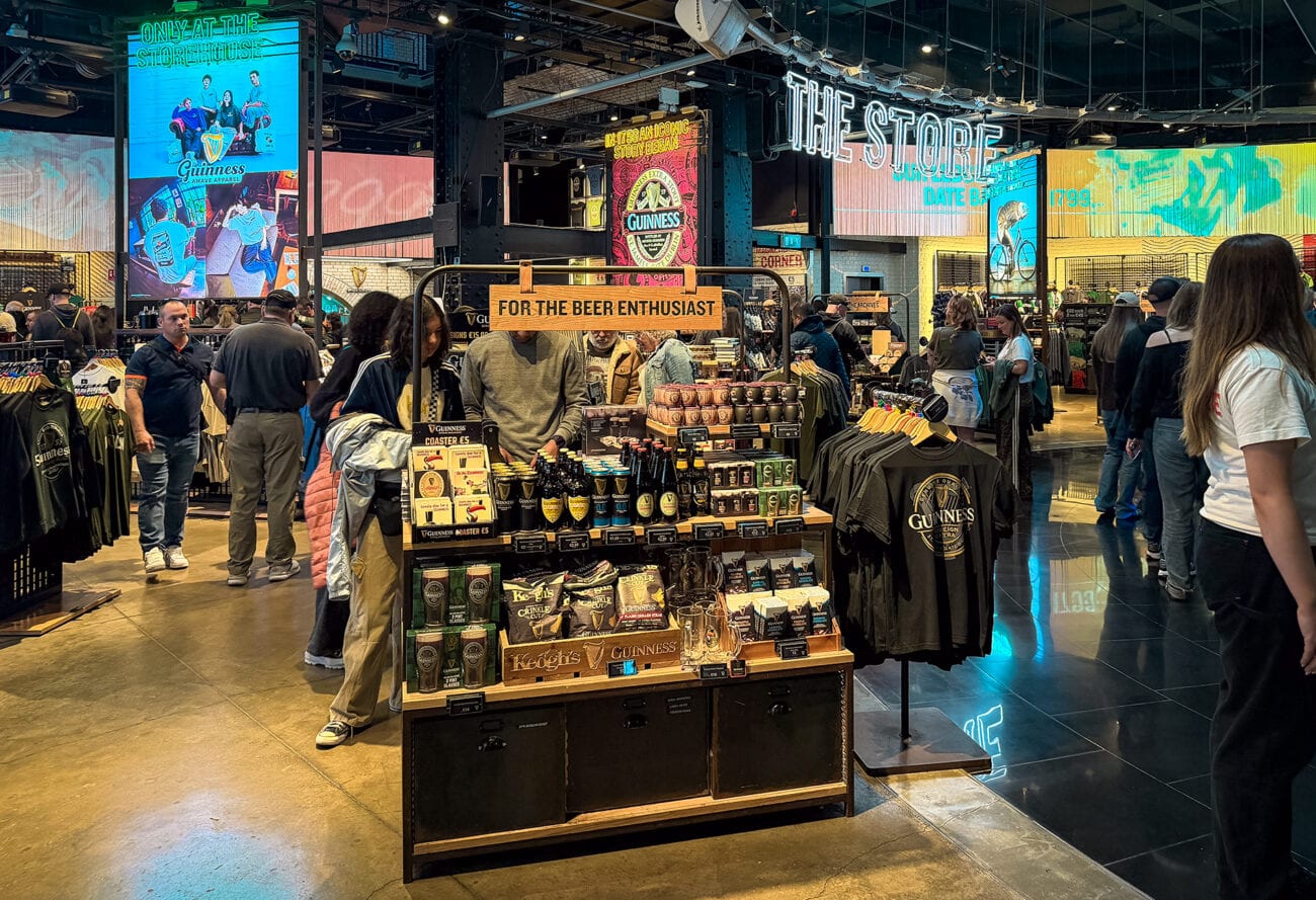 Sklep z pamiątkami w Guinness Storehouse