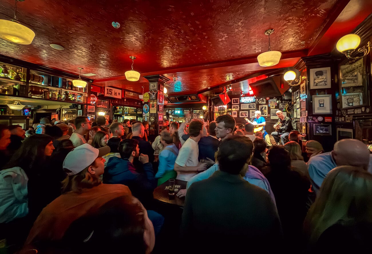 Wnętrze pubu Temple Bar w Dublinie