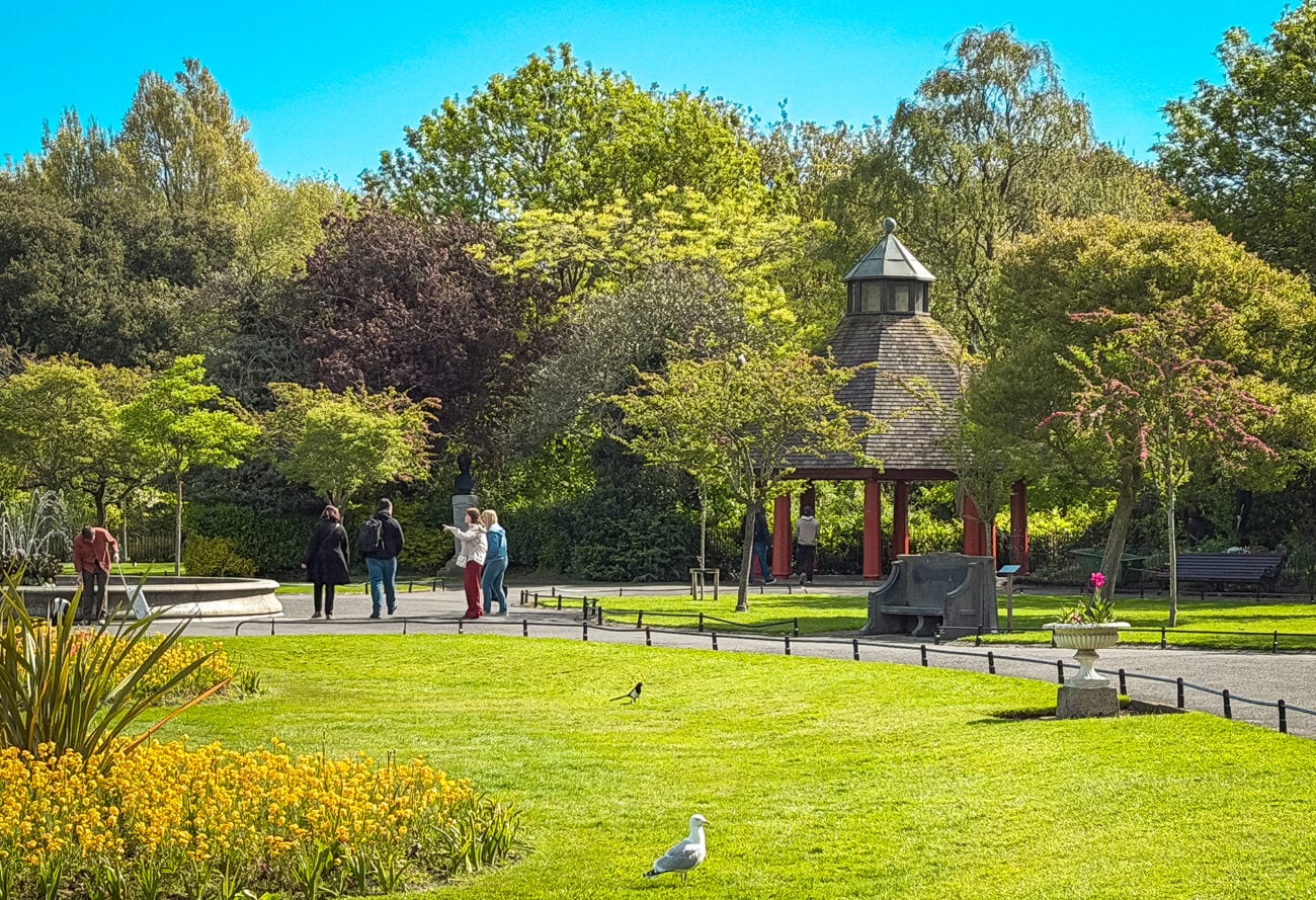 Plac z fontanną w St Stephen’s Green Park