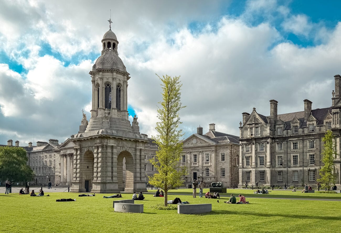 Dziedziniec Trinity College w Dublinie