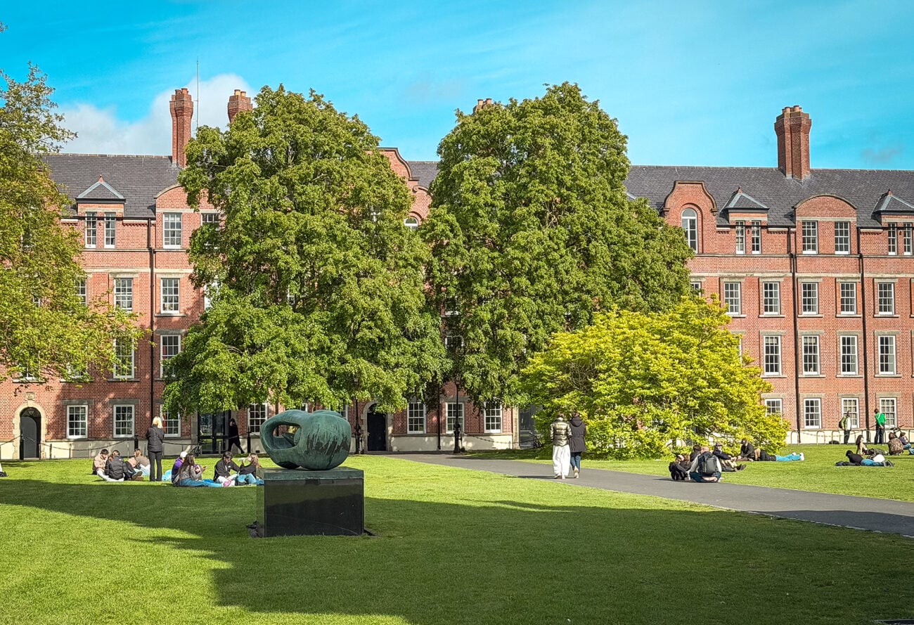 Widok na kampus Trinity College w Dublinie